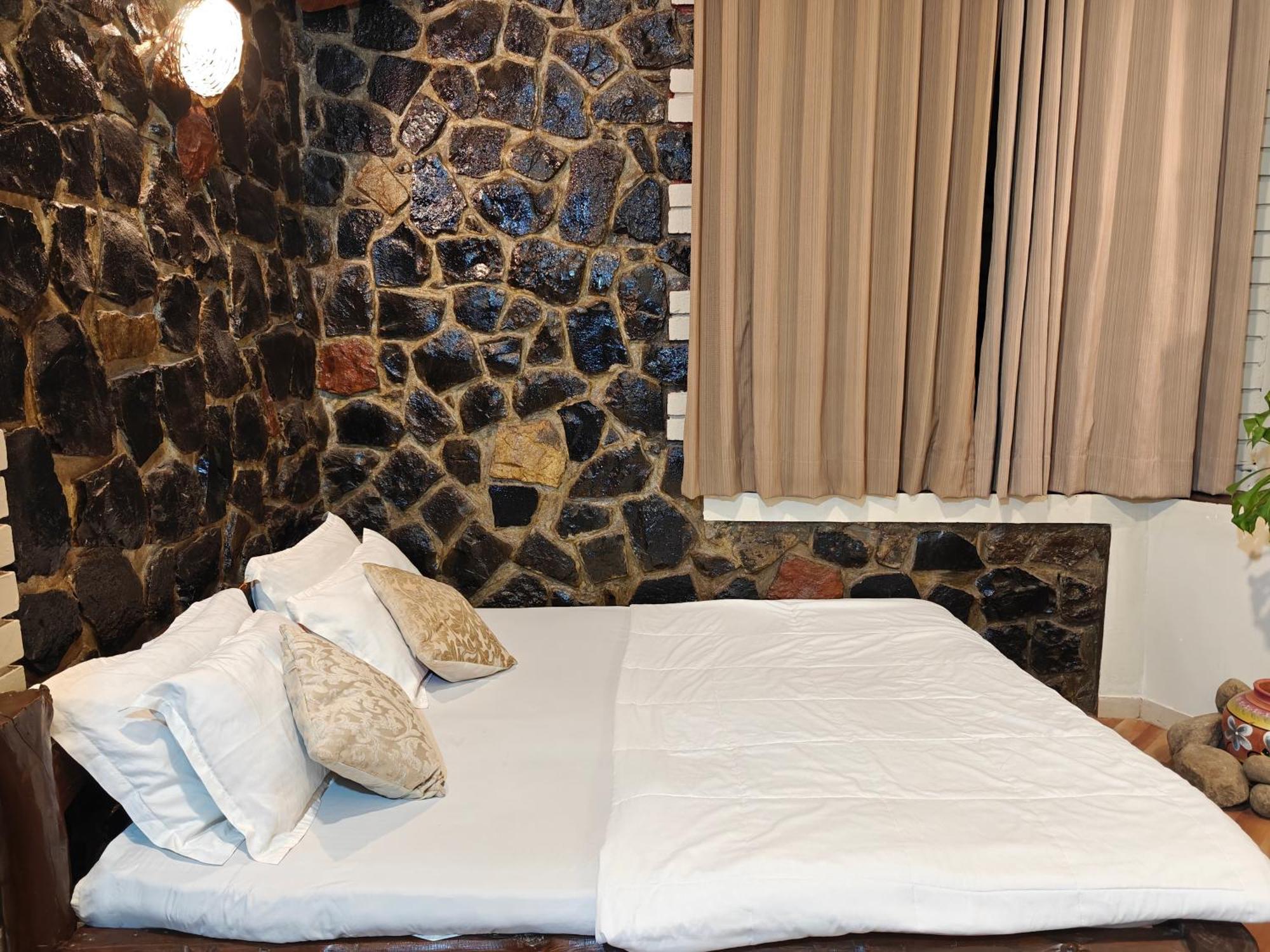 Achalaa Resort Kolhapur Ngoại thất bức ảnh